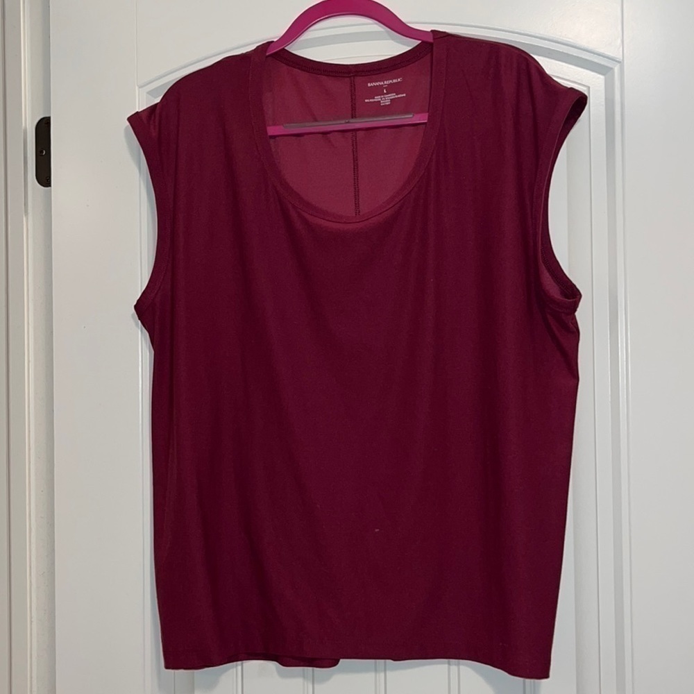 Scoop neck sleeveless maroon banana republic factory top size L Fits like XL